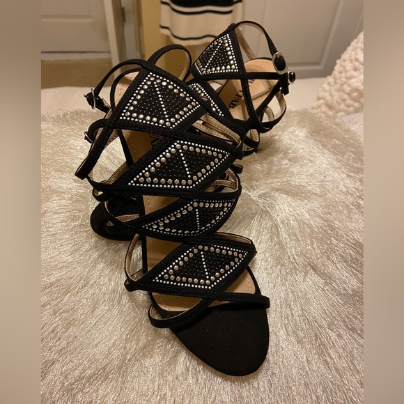 Black Velvet Aztec pattern by JustFab with silver studs Stiletto Heel Sz 6.5 NWT - Picture 3 of 12